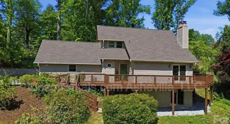 3 bed, 2.5 bath, 2319 sqft, $3,000 — Photo 1
