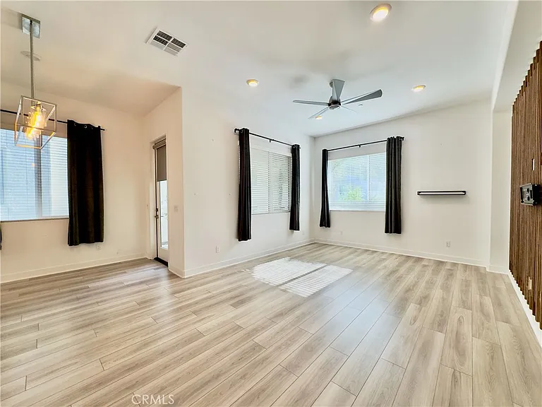 1868 S Westside Dr #28 — Photo 11