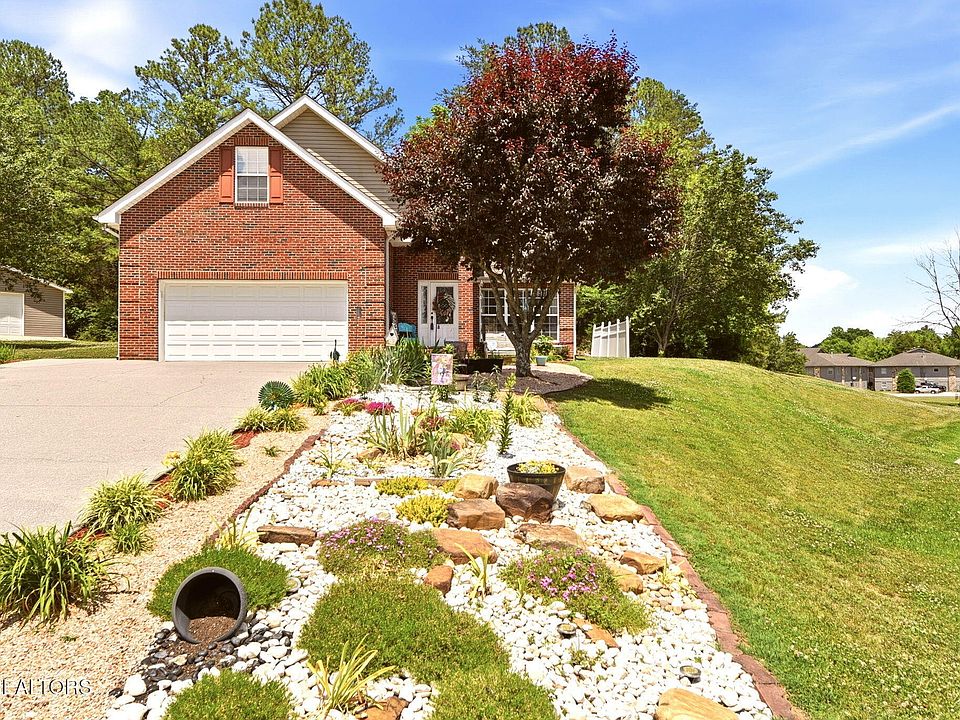 1st image of 221 Sweet Gum Ln
