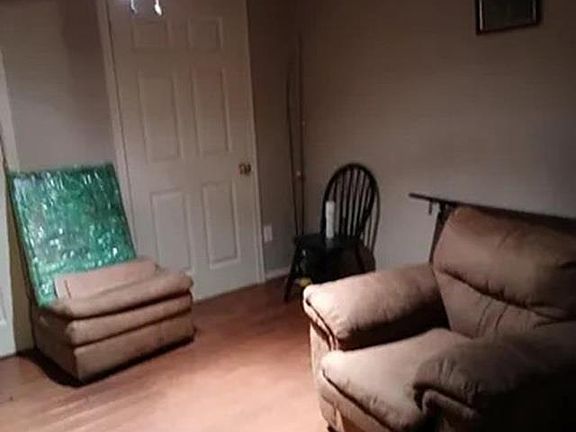 2nd image of 281 Post St