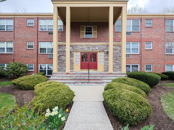 35 Woodsum Dr APT 3, Braintree, MA 02184