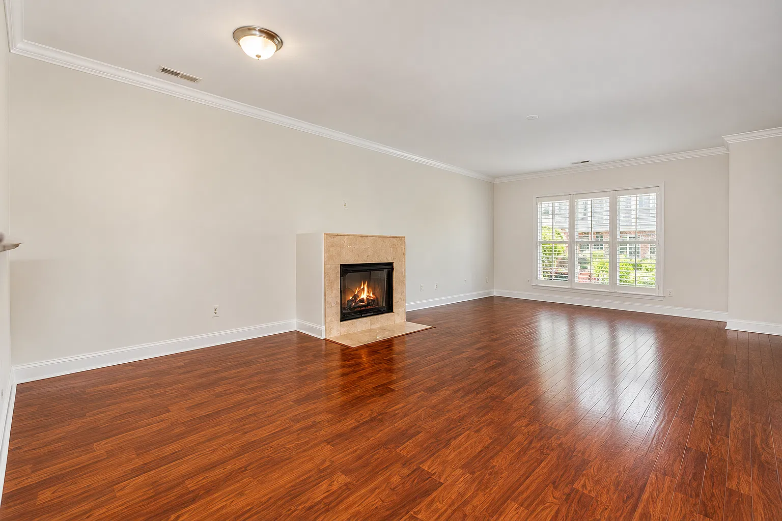 3 bed, 2.5 bath, 1417 sqft, $2,100 — Photo 2