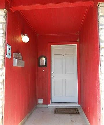 2nd image of 2318 Montclaire St #B