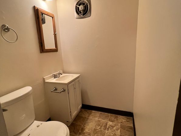 196 Maple Ave APT 28