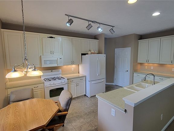4th image of 18274 River Valley Blvd