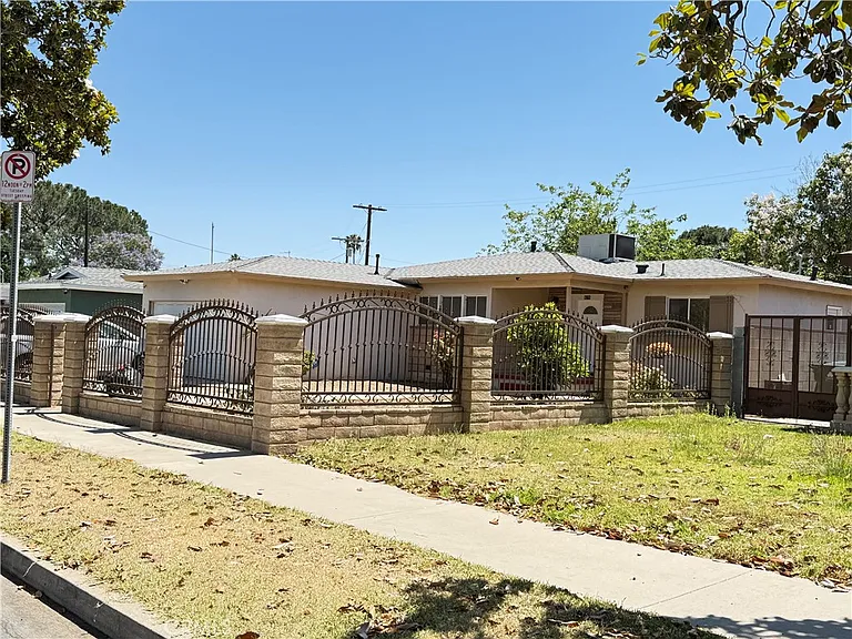 9279 Dorrington Ave — Photo 1