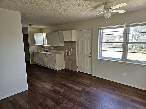 3rd image of 4870 Bedford Dr