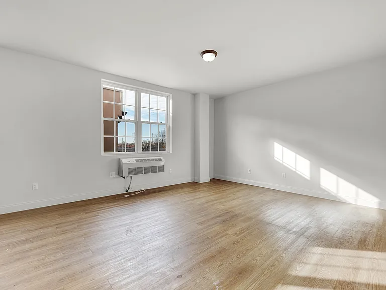 347 Maple St #205 — Photo 4