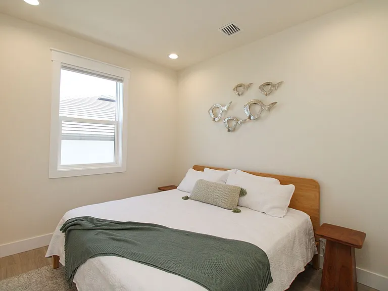 4879 Esplanade St — Photo 24