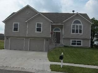10930 N Richmond Ave, Kansas City, MO 64157