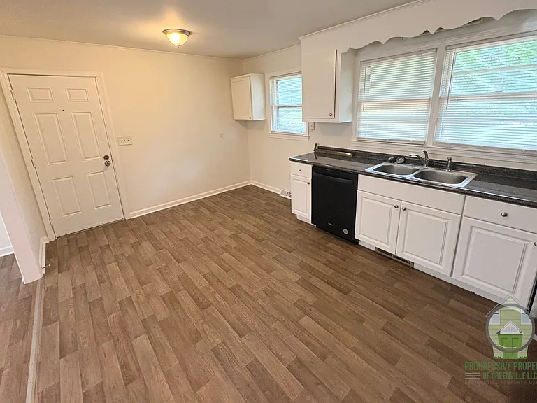 203 Daisy Dr — Photo 4