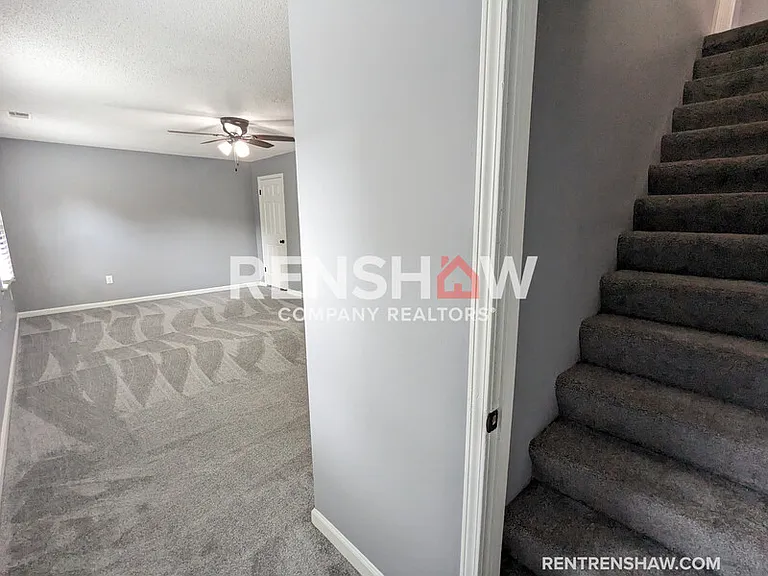 8161 Effingham Dr — Photo 24
