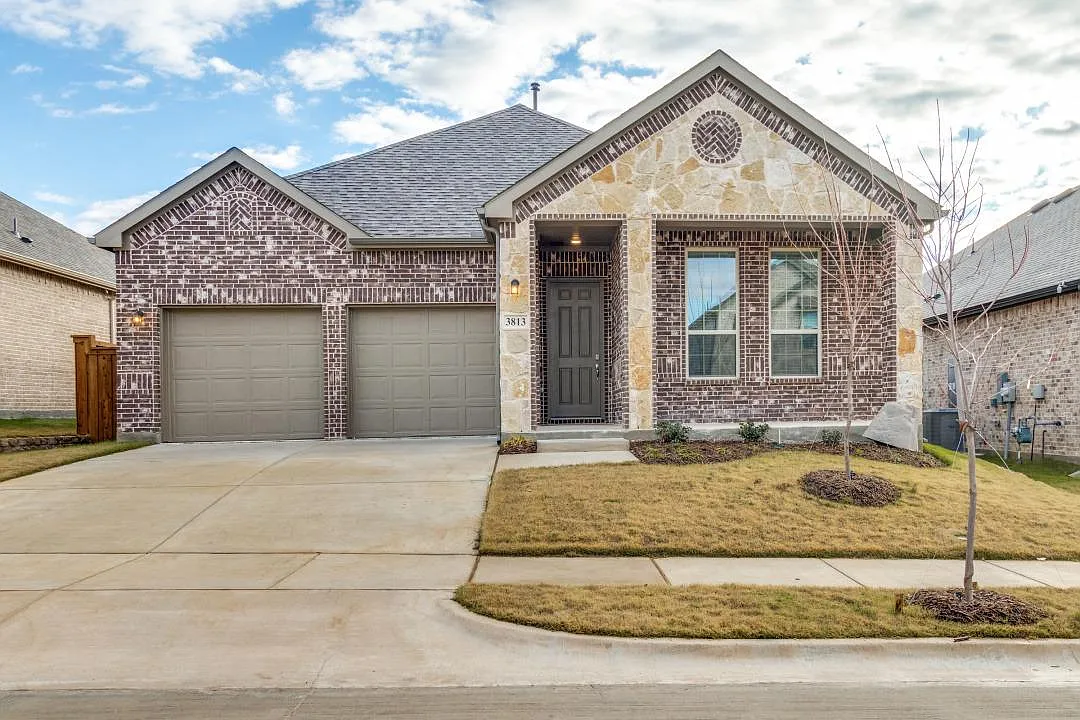 3 bed, 1813 sqft, $1,999 — Photo 1