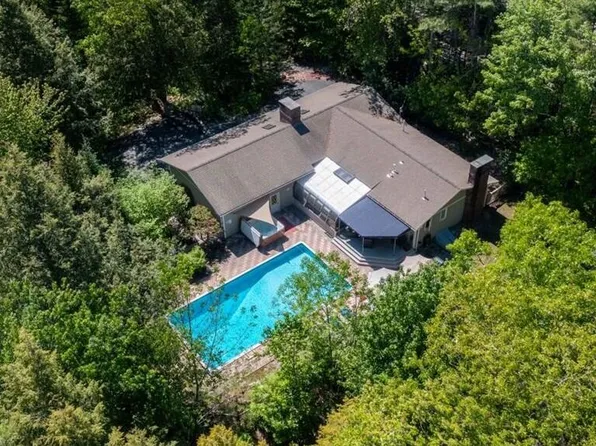 19 Brookside Drive, Falmouth, ME 04105
