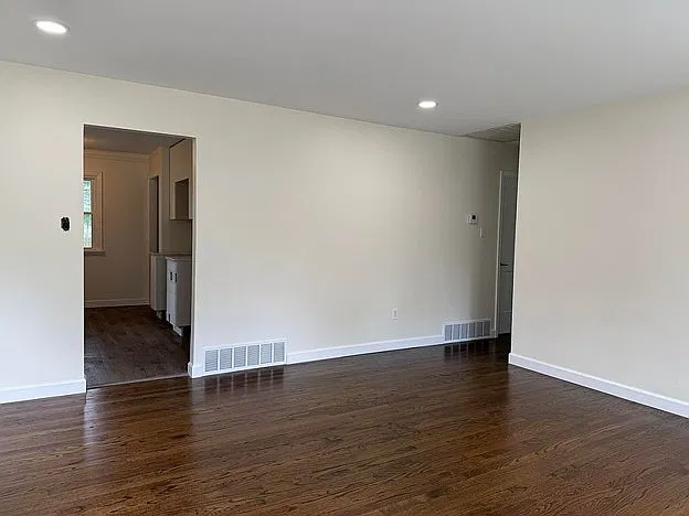 4 bed, 1552 sqft, $2,300 — Photo 2