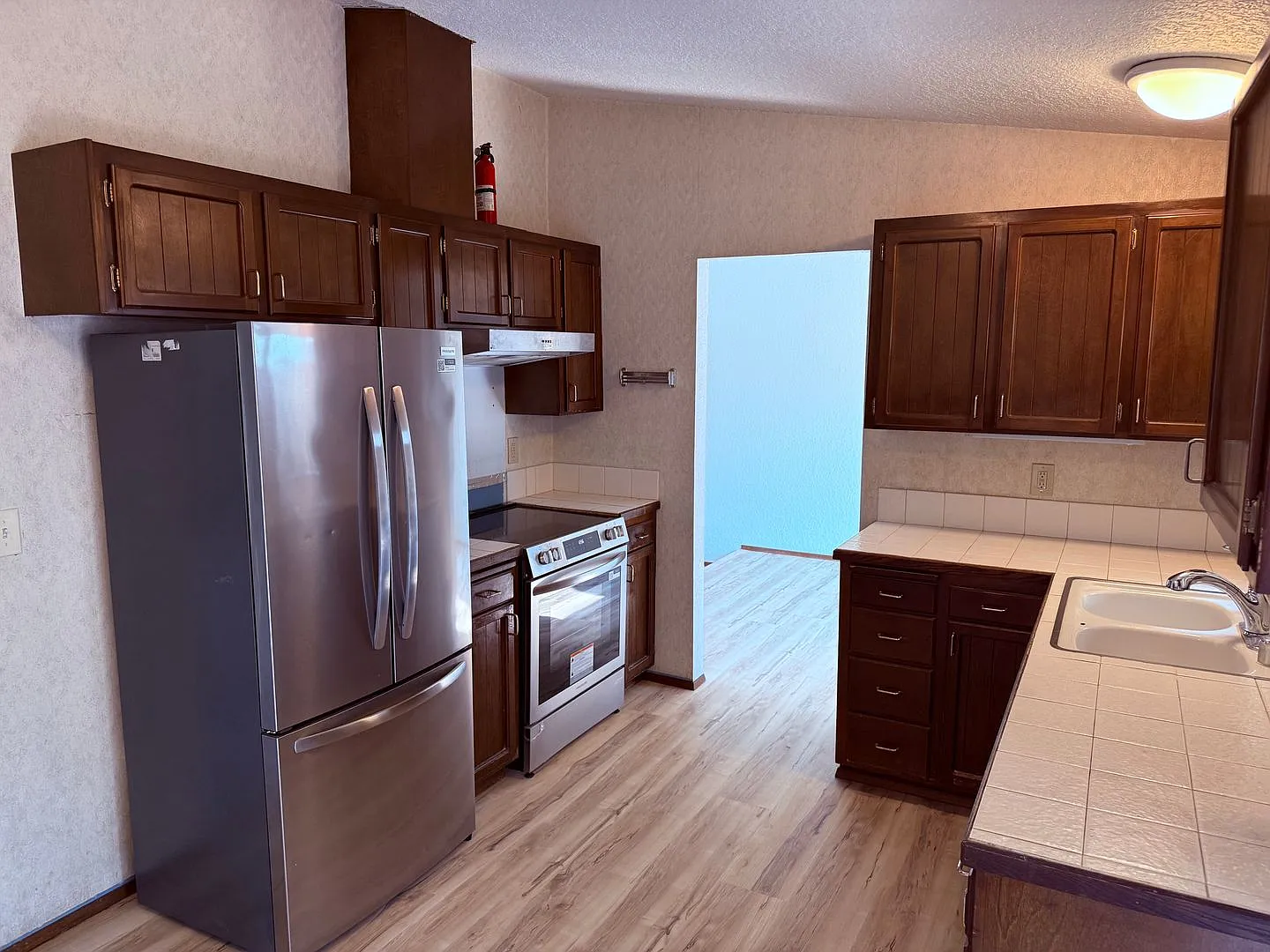 Large 3 BR 2.5 Bath Single Family Home in the Seattel Hills neighborhood, Everett $2995/mo — Photo 4