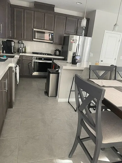 4 bed, 2115 sqft, $3,000 — Photo 4