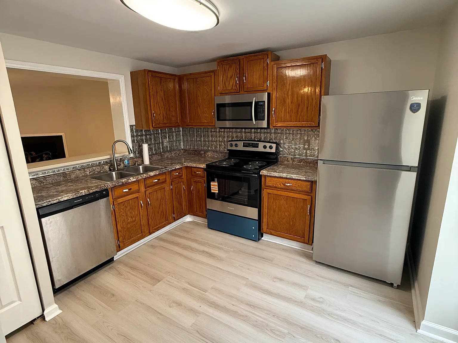 2 bed, 1132 sqft, $1,600 — Photo 4