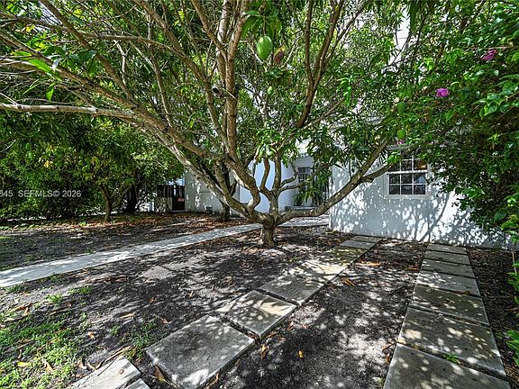 3rd image of 8942 Carlyle Ave