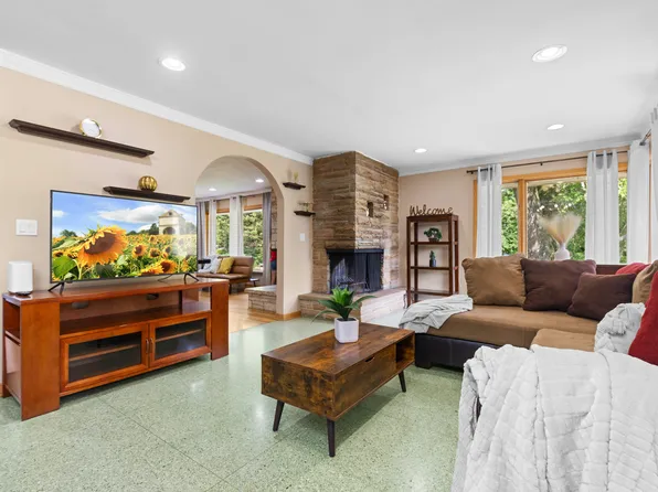 2416 Westbrook Dr, Rockford, IL 61107