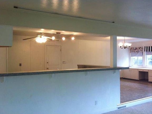 3rd image of 215 Sherman Dr