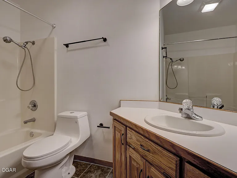 222 W Briarbrook Ln — Photo 10