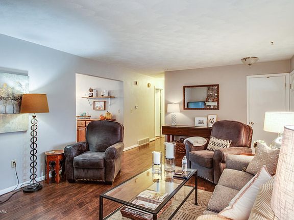 5th image of 273 Easthill Dr