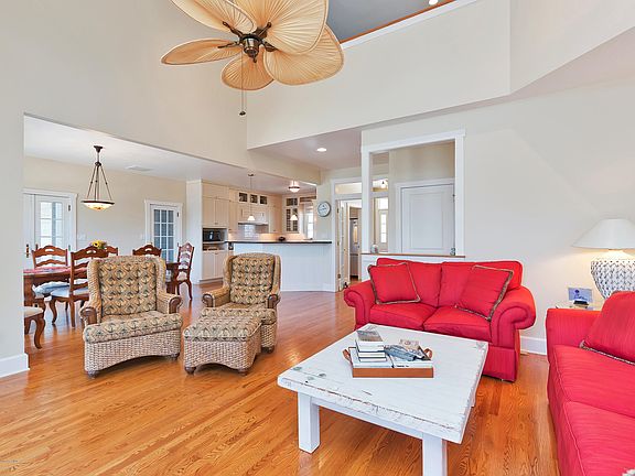 4th image of 152 Marina Blvd