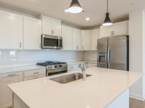 21714 Dahlia Ln, Farmington, MN 55024