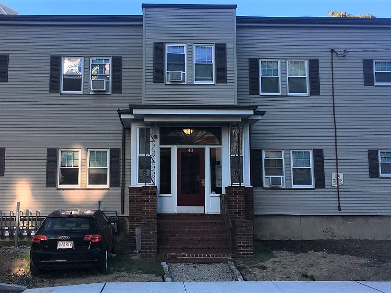 43 Florence St #8 — Photo 1