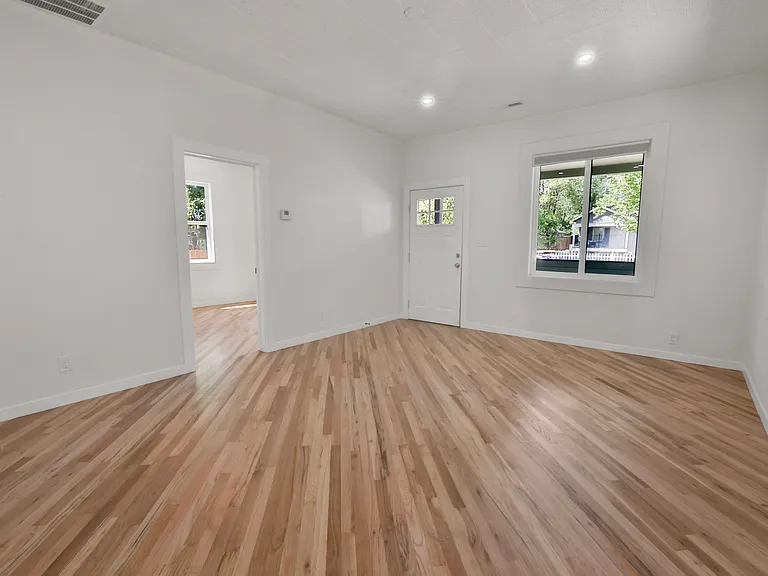 207 D St — Photo 8
