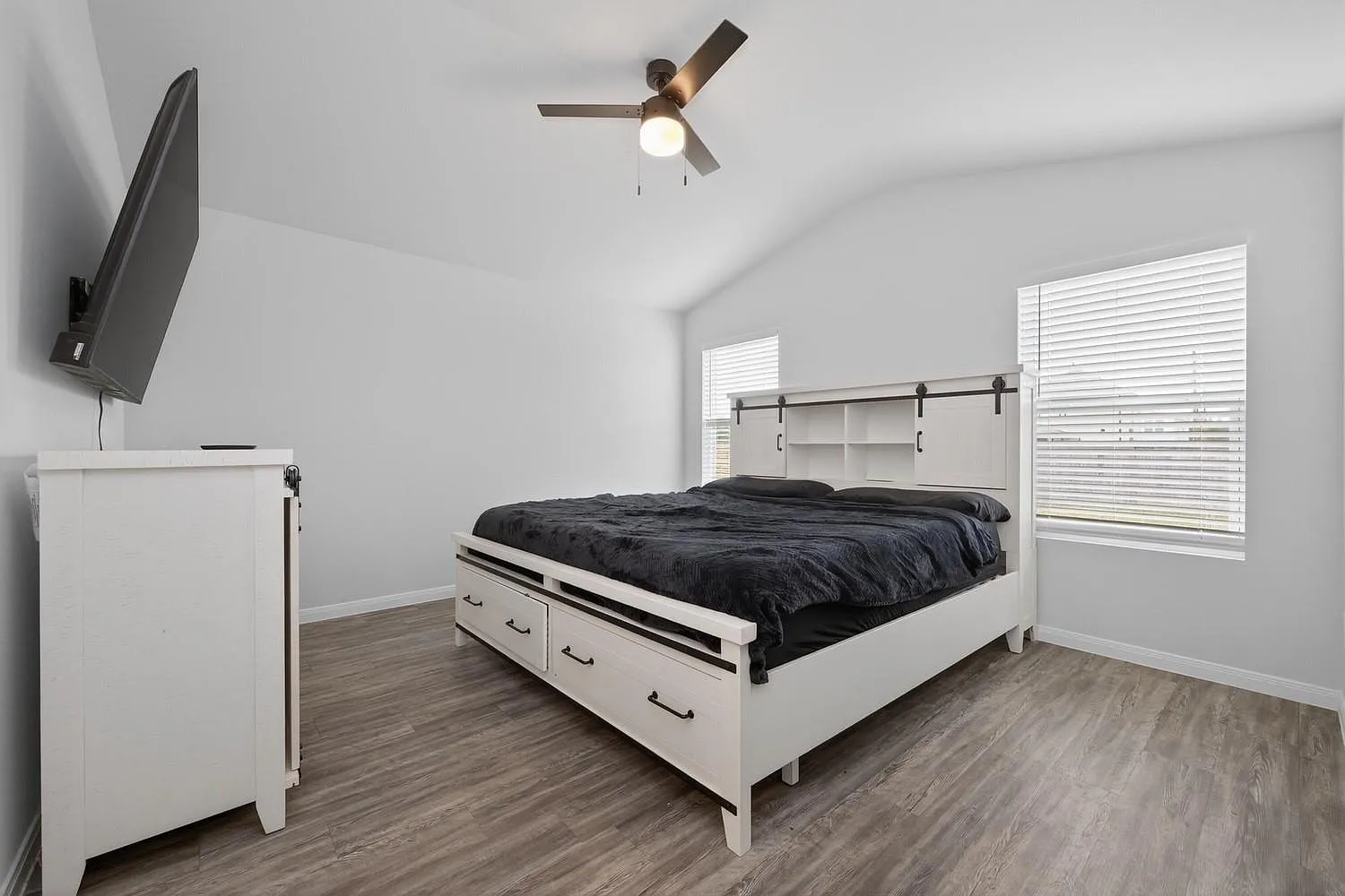 4 bed, 2.0 bath, 1804 sqft, $1,950 — Photo 4