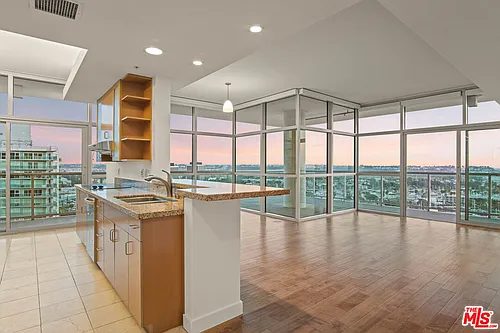 13700 Marina Pointe Dr #1801 Photo 1