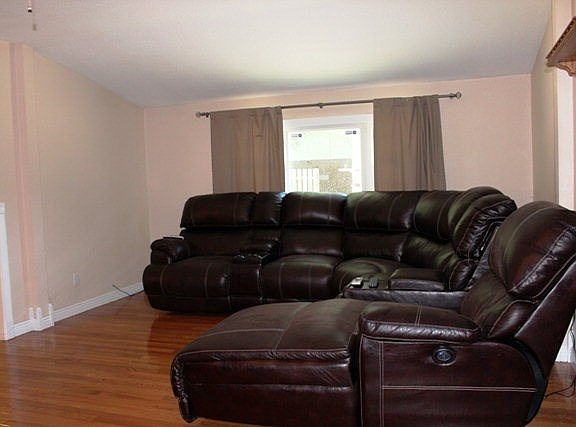 2nd image of 103 N Oakwood St