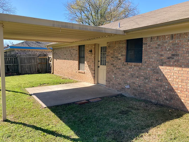 2433 Morris Dr — Photo 13