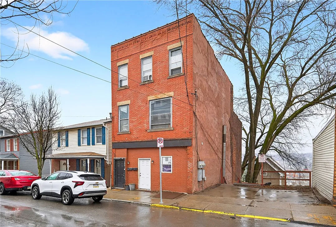 143 Pius St S photo 1