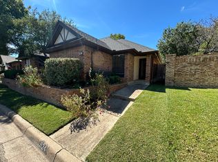 624 Windgate Ct, Arlington, TX 76012