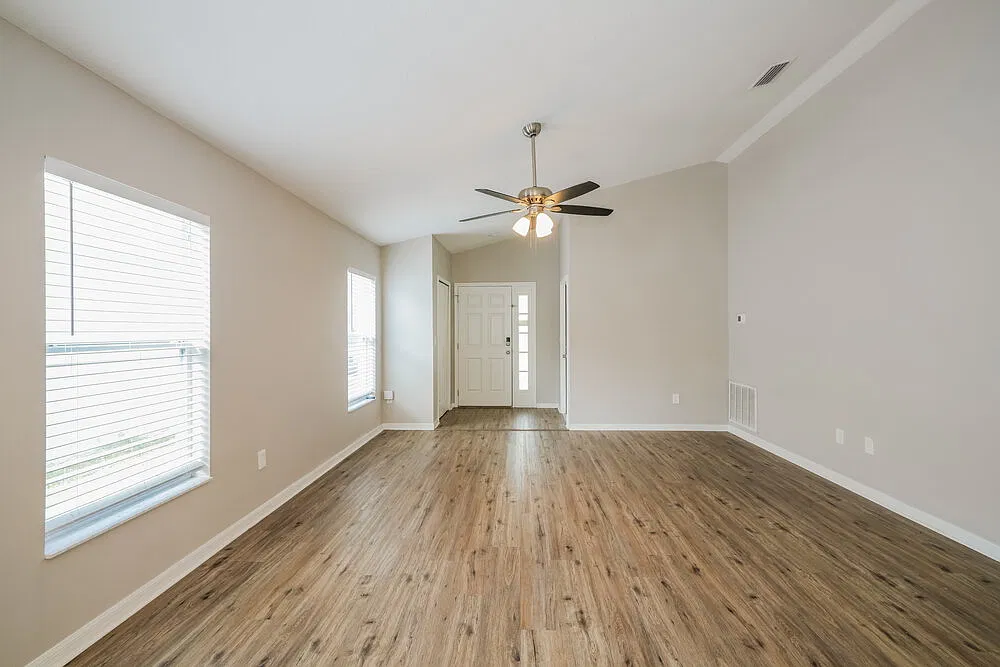 3 bed, 2.0 bath, 1335 sqft, $3,470 — Photo 4