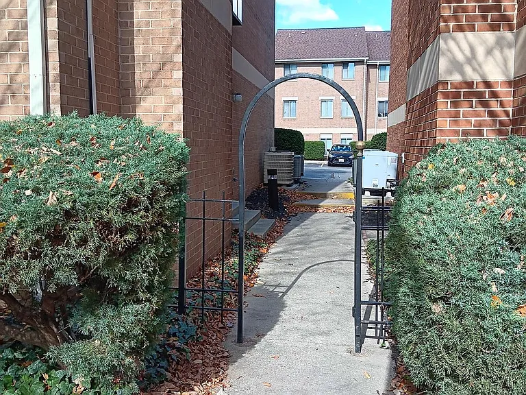 128 W Barre St #R34 — Photo 2