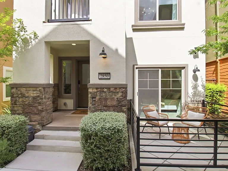 2850 Saltpond Cmn — Photo 1