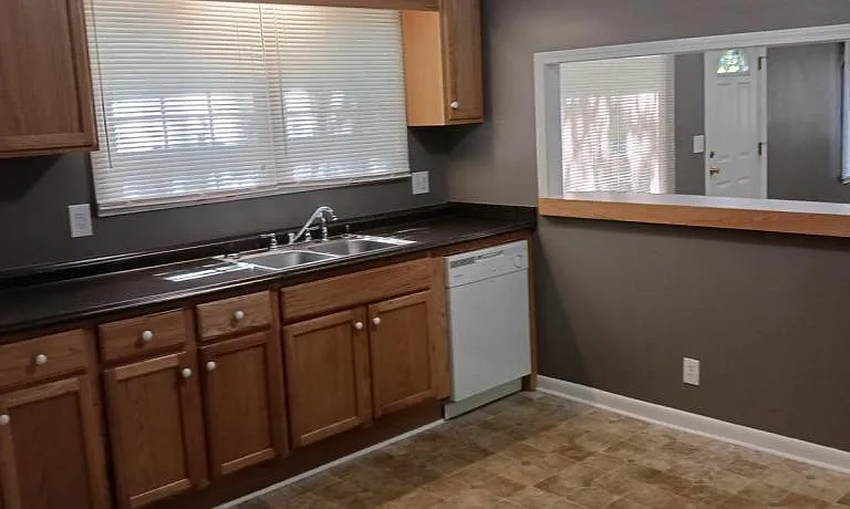 25 E Belvue Rd — Photo 7