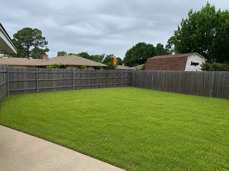 915 Pinehurst Dr — Photo 19