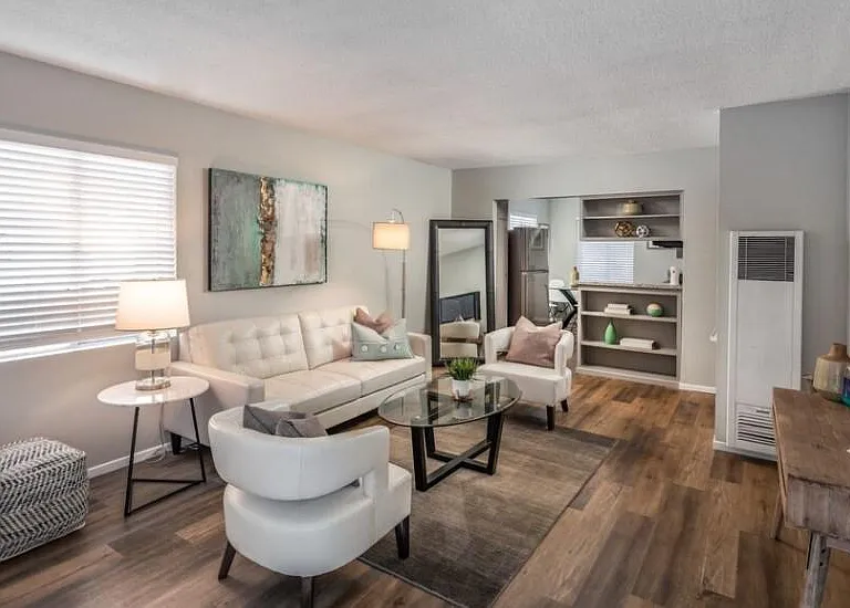 4461 Menlo Ave — Photo 3
