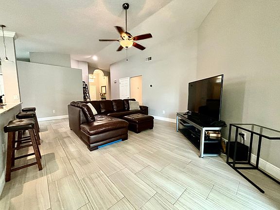 4th image of 2212 Cattleman Dr