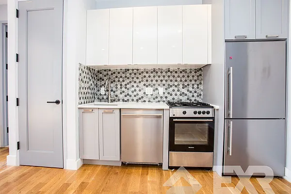 Rented by EXR | media 17