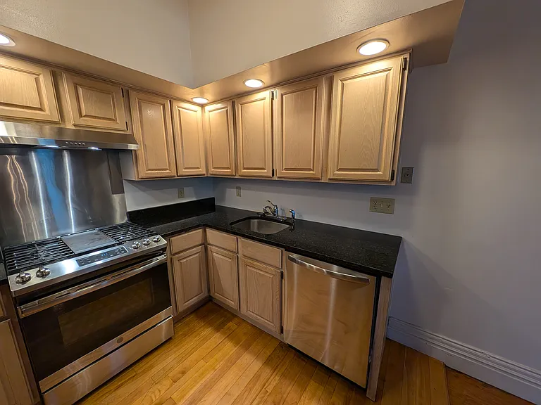 541 University Ave #1 — Photo 8