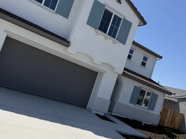 2406 Labrusca St, Manteca, CA 95337