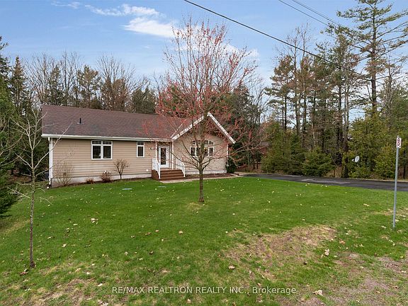 4th image of 26 Old Trail Rd