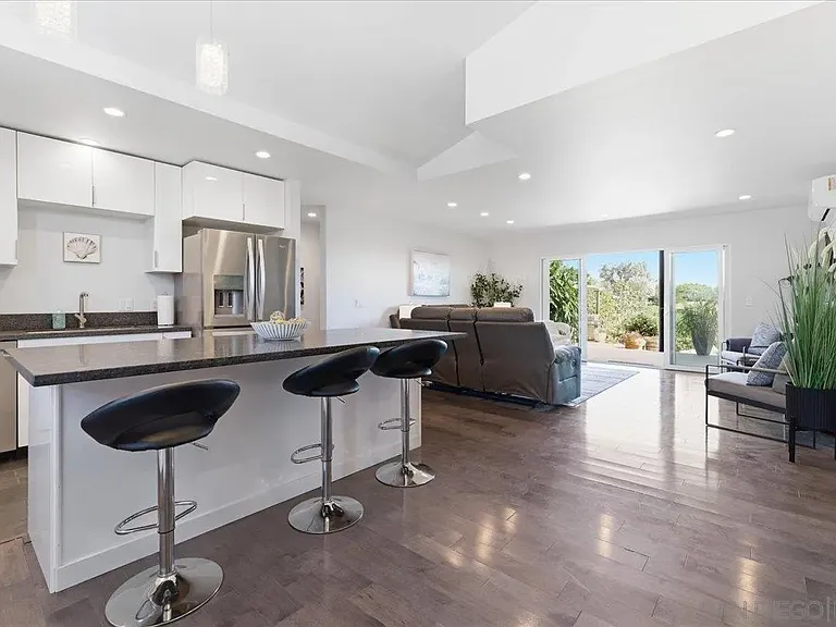 5447 Soledad Rd — Photo 3