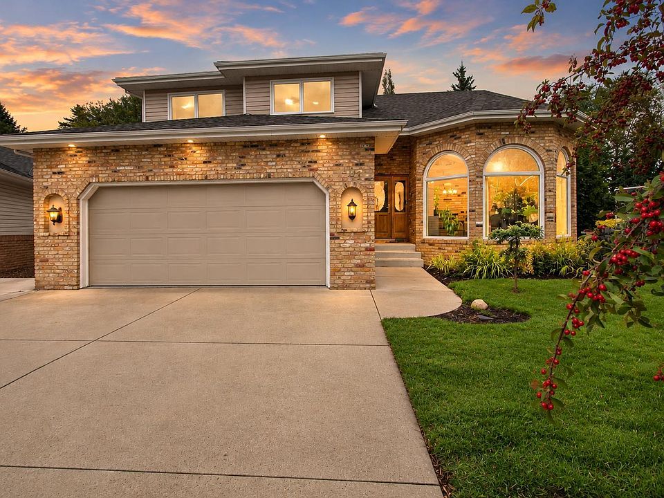 1st image of 101 Dickenson Cres